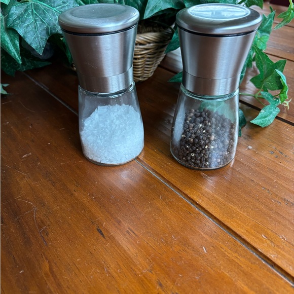 Stainless Steel Salt and Pepper Grinder Set like new - Picture 1 of 4